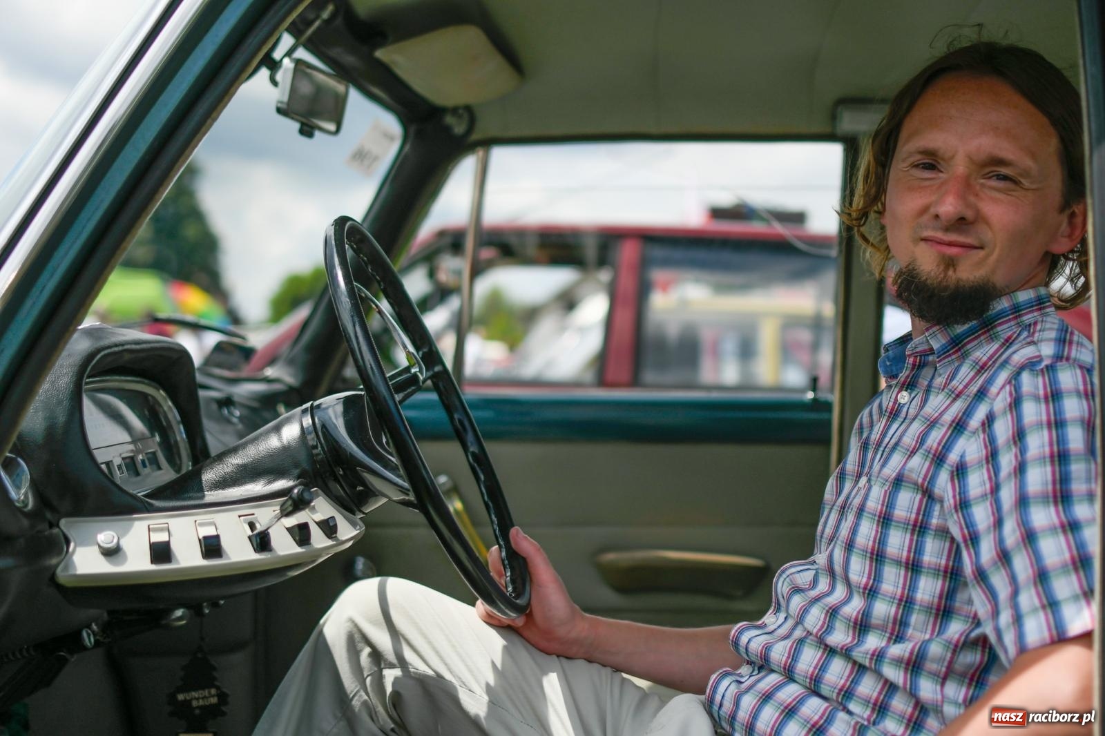 Zdjęcie w galerii na portalu naszraciborz.pl: Rekordowy zlot zabytkowych pojazdów w Zabełkowie wiadomości z regionu