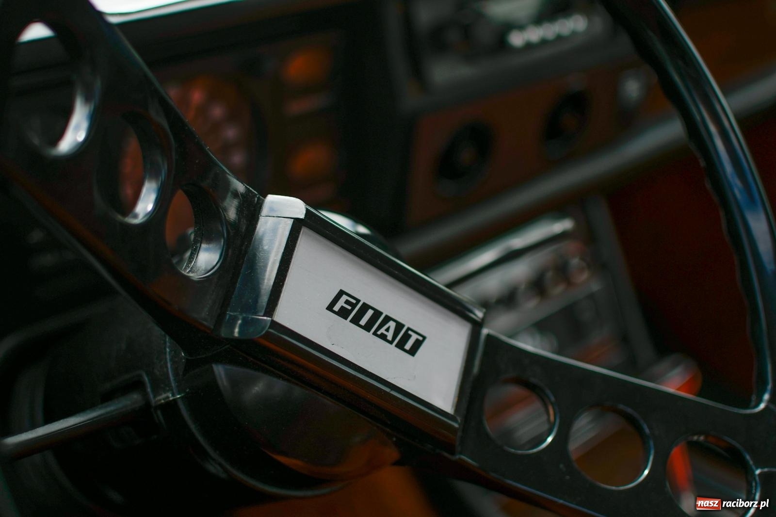 Zdjęcie w galerii na portalu naszraciborz.pl: Rekordowy zlot zabytkowych pojazdów w Zabełkowie wiadomości z regionu