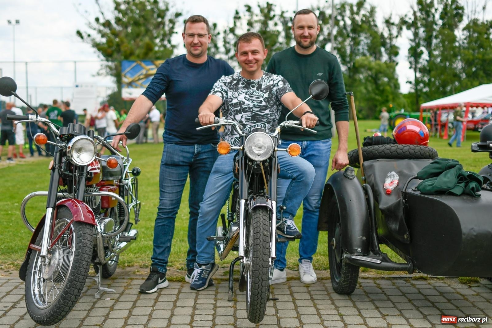 Zdjęcie w galerii na portalu naszraciborz.pl: Rekordowy zlot zabytkowych pojazdów w Zabełkowie wiadomości z regionu