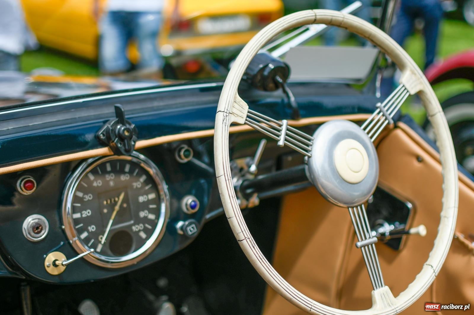 Zdjęcie w galerii na portalu naszraciborz.pl: Rekordowy zlot zabytkowych pojazdów w Zabełkowie wiadomości z regionu