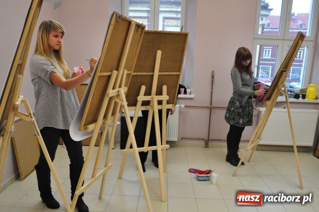 Zdjęcie w galerii na portalu naszraciborz.pl: Młodzież woli świat wirtualny? wiadomości z regionu