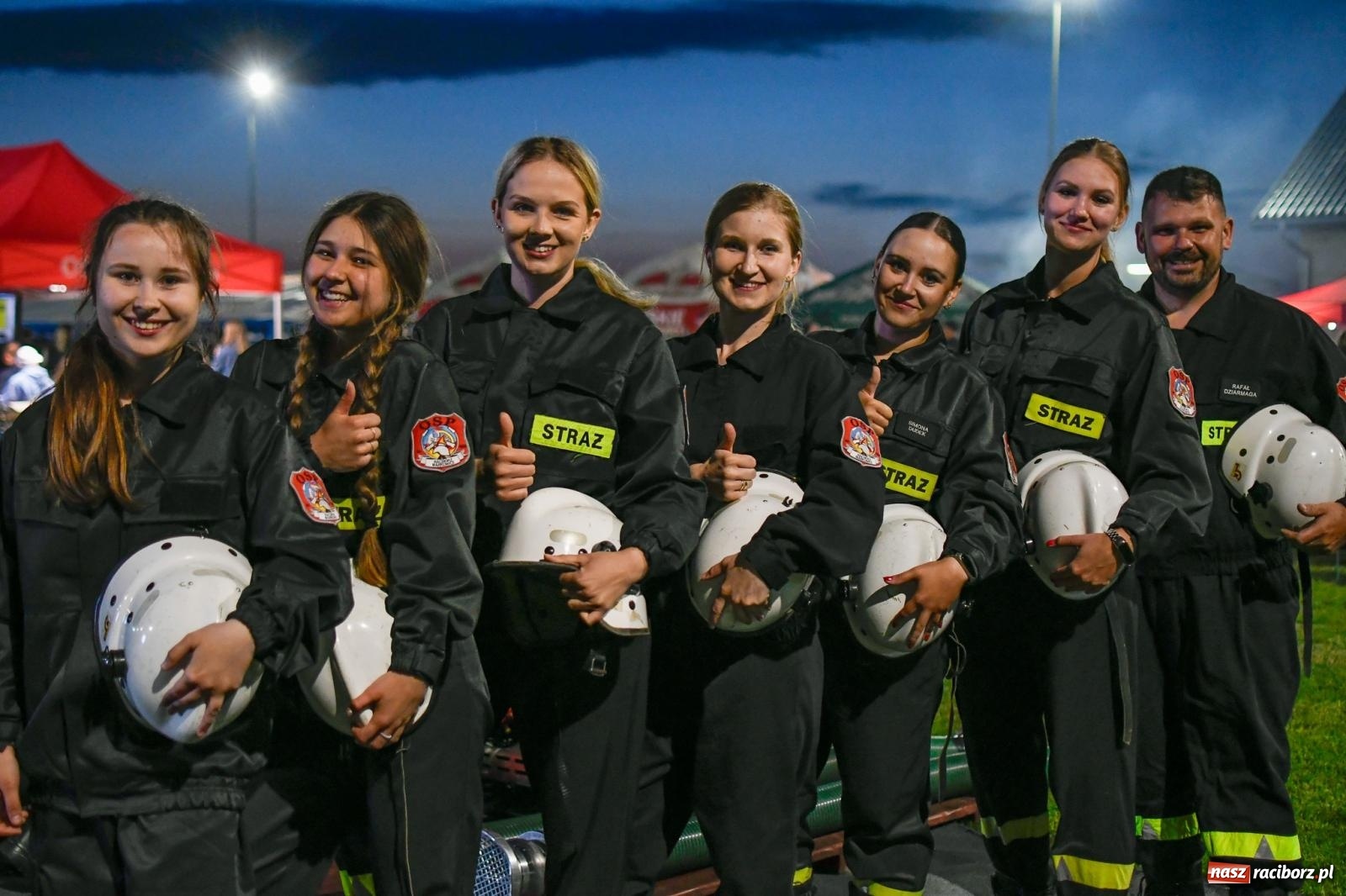 Zdjęcie w galerii na portalu naszraciborz.pl: Nocne strażackie show w Bolesławiu. Sztuczne ognie i rywalizacja w ćwiczeniu bojowym [FOTO i WIDEO] wiadomości z regionu
