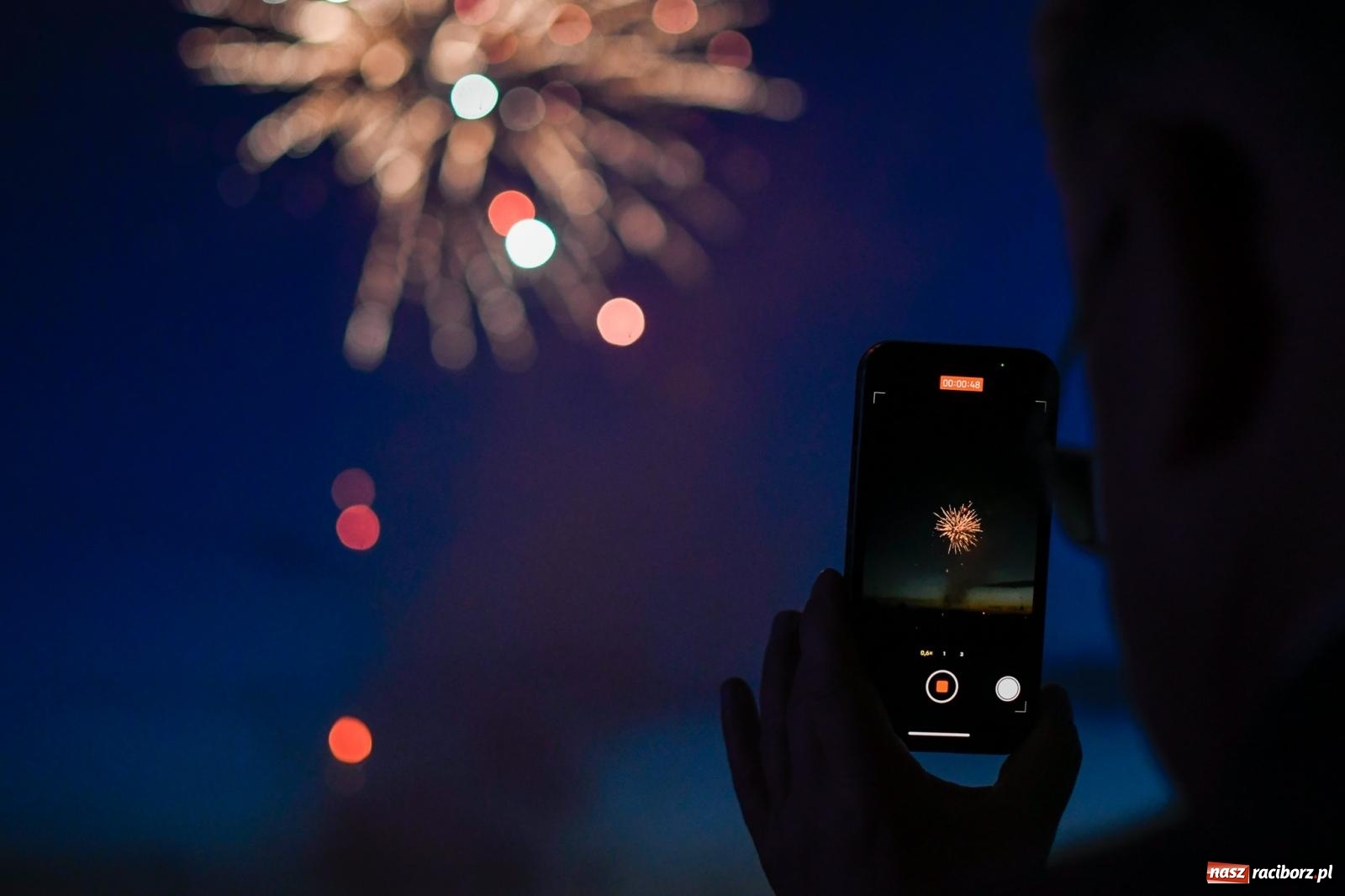 Zdjęcie w galerii na portalu naszraciborz.pl: Nocne strażackie show w Bolesławiu. Sztuczne ognie i rywalizacja w ćwiczeniu bojowym [FOTO i WIDEO] wiadomości z regionu