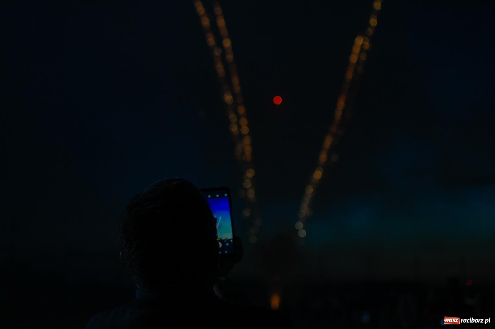 Zdjęcie w galerii na portalu naszraciborz.pl: Nocne strażackie show w Bolesławiu. Sztuczne ognie i rywalizacja w ćwiczeniu bojowym [FOTO i WIDEO] wiadomości z regionu