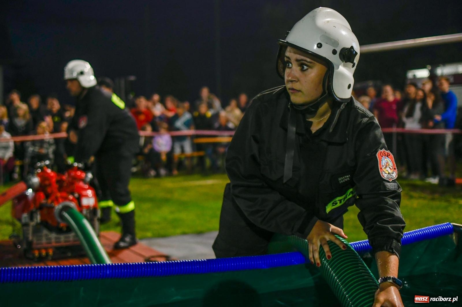 Zdjęcie w galerii na portalu naszraciborz.pl: Nocne strażackie show w Bolesławiu. Sztuczne ognie i rywalizacja w ćwiczeniu bojowym [FOTO i WIDEO] wiadomości z regionu