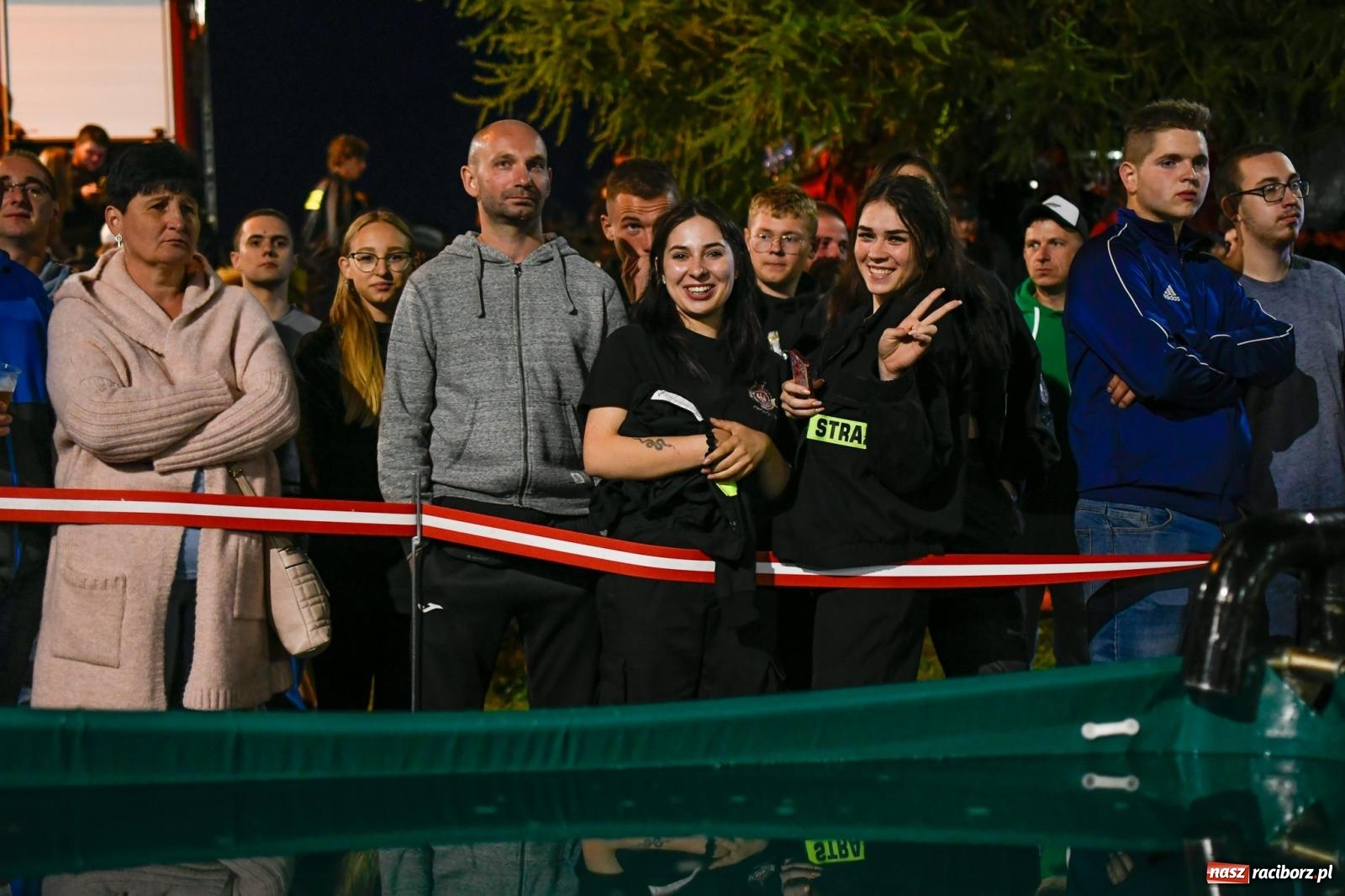 Zdjęcie w galerii na portalu naszraciborz.pl: Nocne strażackie show w Bolesławiu. Sztuczne ognie i rywalizacja w ćwiczeniu bojowym [FOTO i WIDEO] wiadomości z regionu