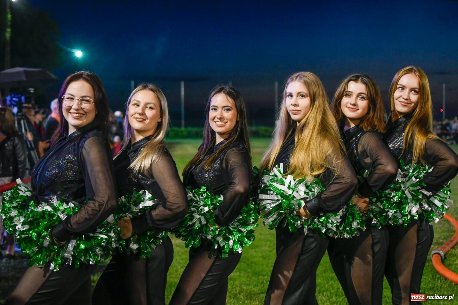 Zdjęcie w galerii na portalu naszraciborz.pl: Nocne strażackie show w Bolesławiu. Sztuczne ognie i rywalizacja w ćwiczeniu bojowym [FOTO i WIDEO] wiadomości z regionu