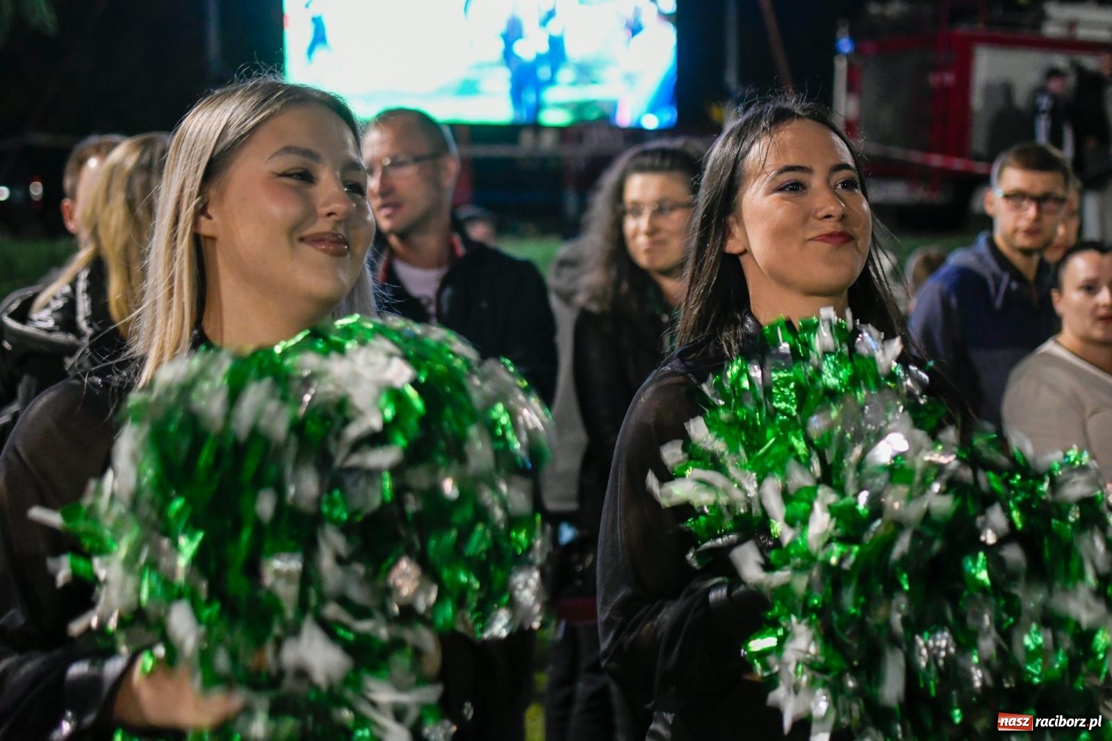 Zdjęcie w galerii na portalu naszraciborz.pl: Nocne strażackie show w Bolesławiu. Sztuczne ognie i rywalizacja w ćwiczeniu bojowym [FOTO i WIDEO] wiadomości z regionu