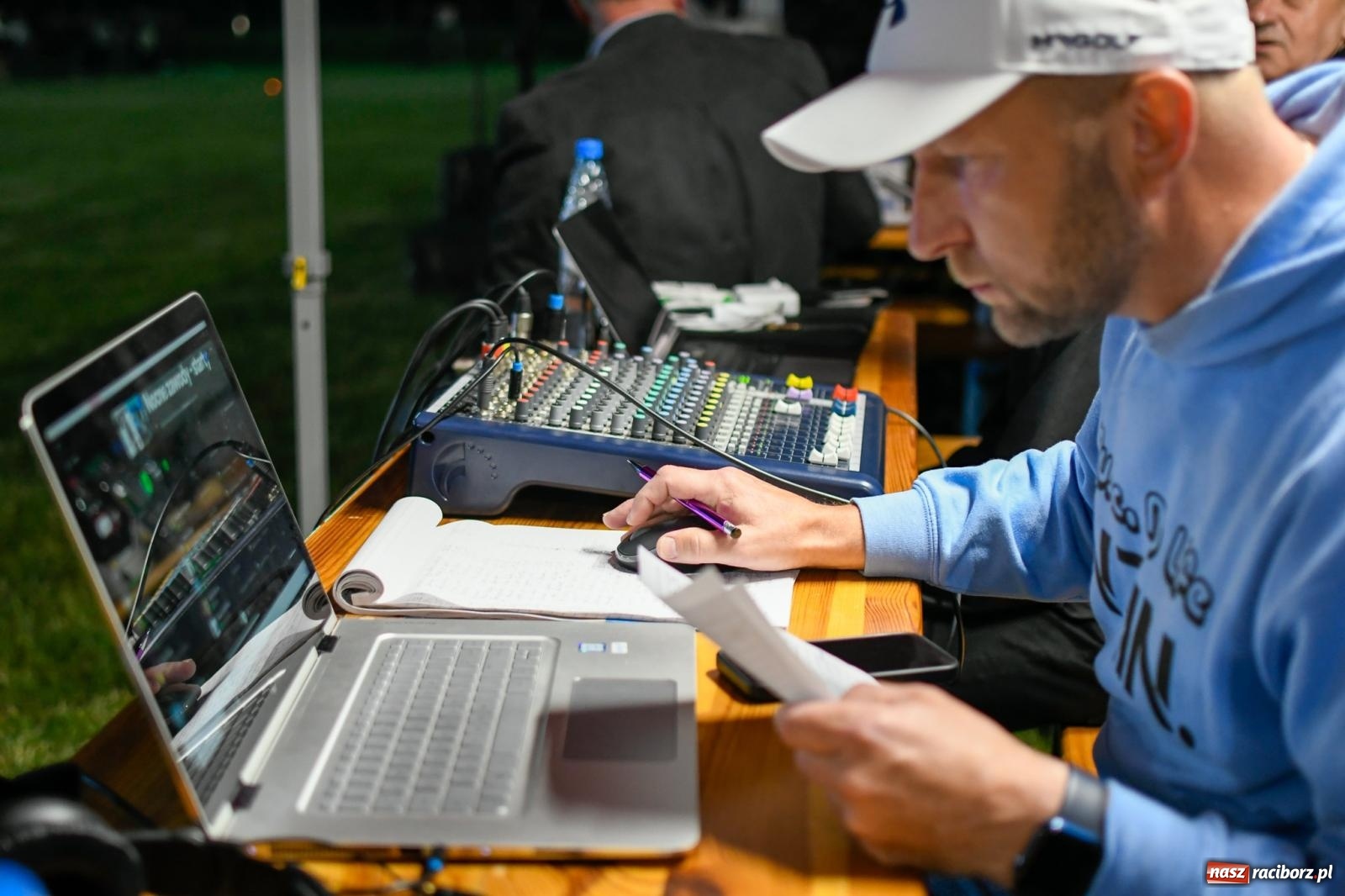Zdjęcie w galerii na portalu naszraciborz.pl: Nocne strażackie show w Bolesławiu. Sztuczne ognie i rywalizacja w ćwiczeniu bojowym [FOTO i WIDEO] wiadomości z regionu