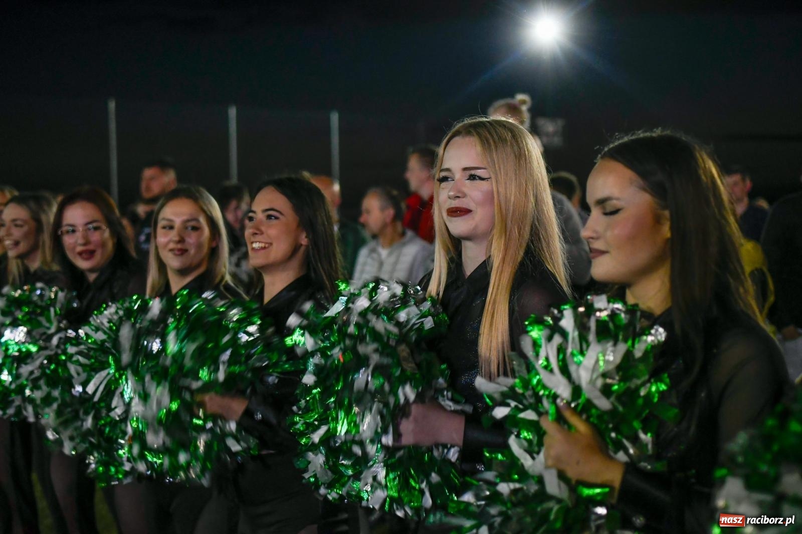 Zdjęcie w galerii na portalu naszraciborz.pl: Nocne strażackie show w Bolesławiu. Sztuczne ognie i rywalizacja w ćwiczeniu bojowym [FOTO i WIDEO] wiadomości z regionu