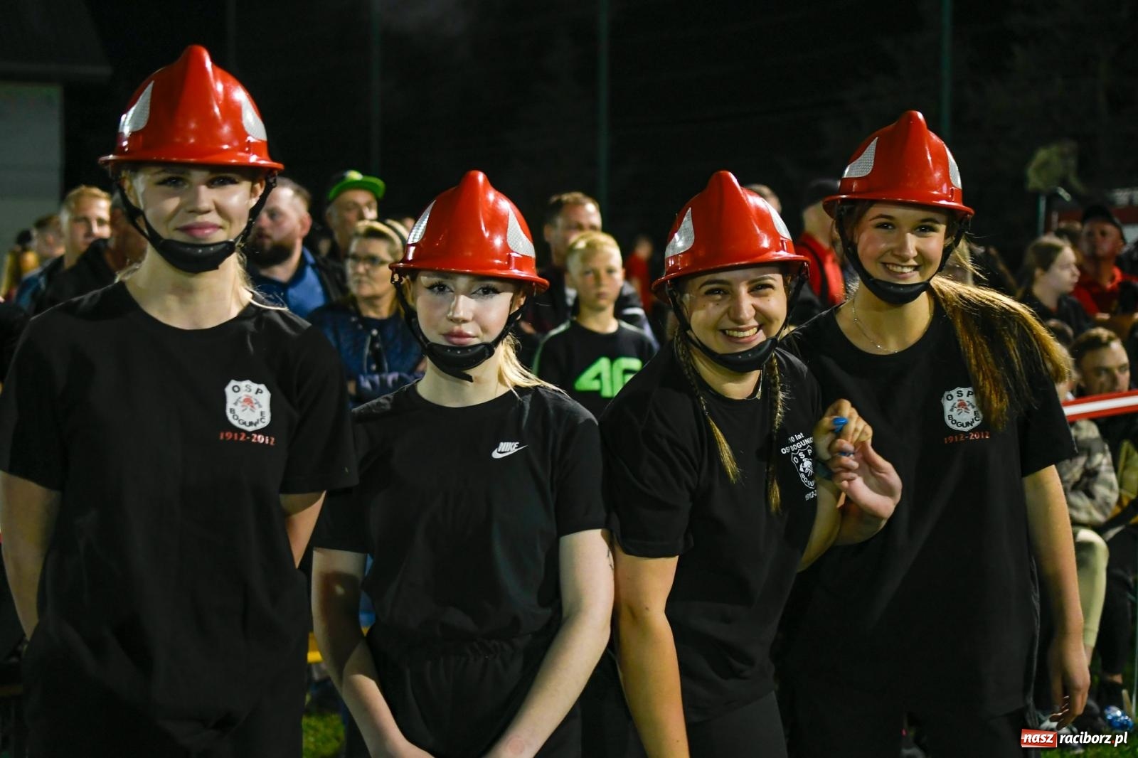 Zdjęcie w galerii na portalu naszraciborz.pl: Nocne strażackie show w Bolesławiu. Sztuczne ognie i rywalizacja w ćwiczeniu bojowym [FOTO i WIDEO] wiadomości z regionu