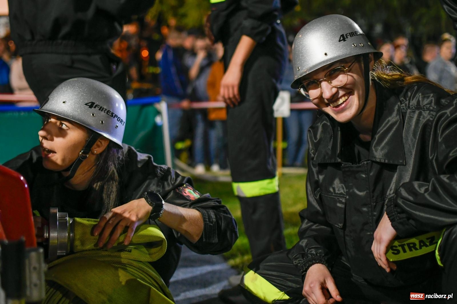 Zdjęcie w galerii na portalu naszraciborz.pl: Nocne strażackie show w Bolesławiu. Sztuczne ognie i rywalizacja w ćwiczeniu bojowym [FOTO i WIDEO] wiadomości z regionu