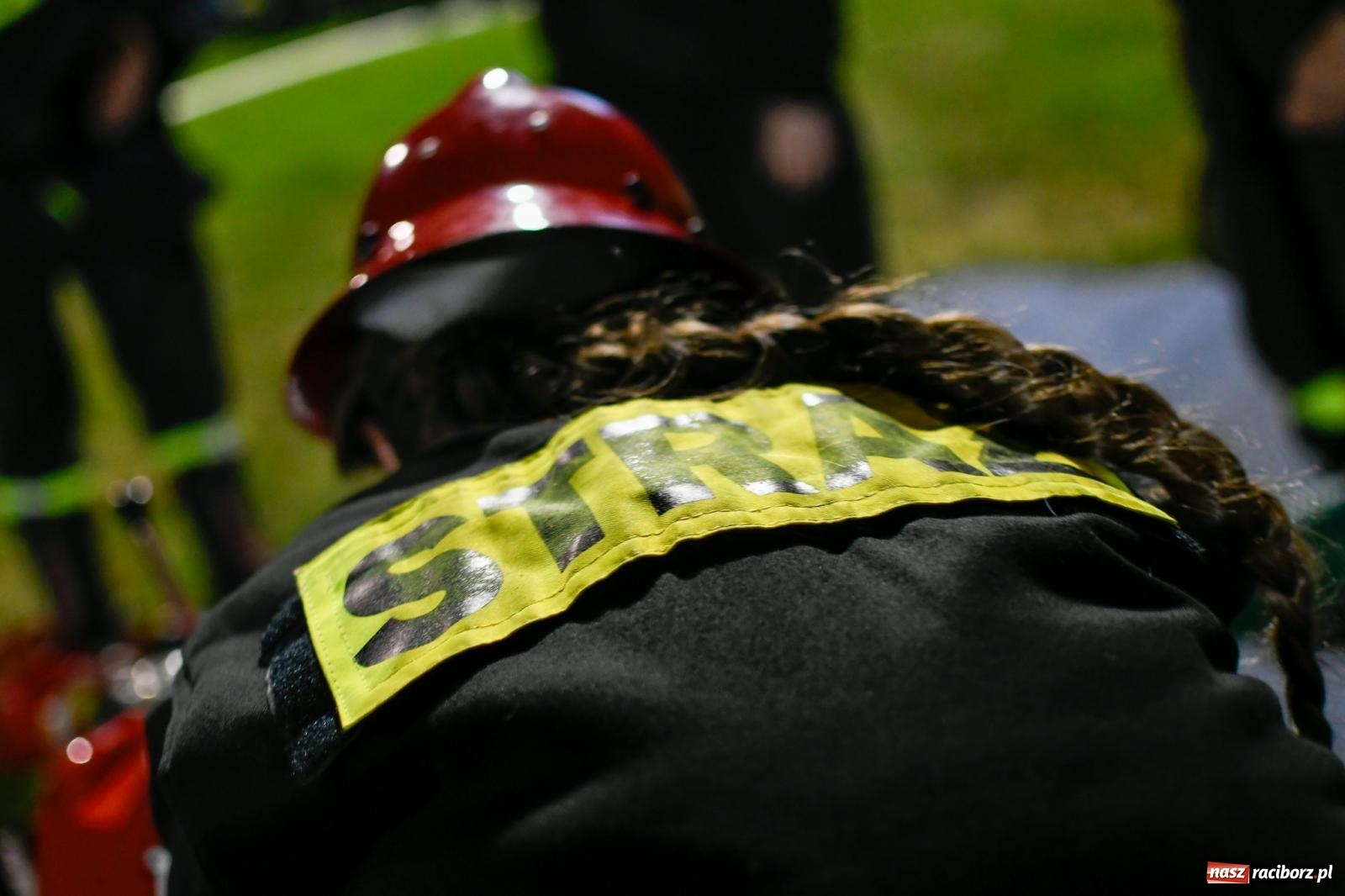 Zdjęcie w galerii na portalu naszraciborz.pl: Nocne strażackie show w Bolesławiu. Sztuczne ognie i rywalizacja w ćwiczeniu bojowym [FOTO i WIDEO] wiadomości z regionu
