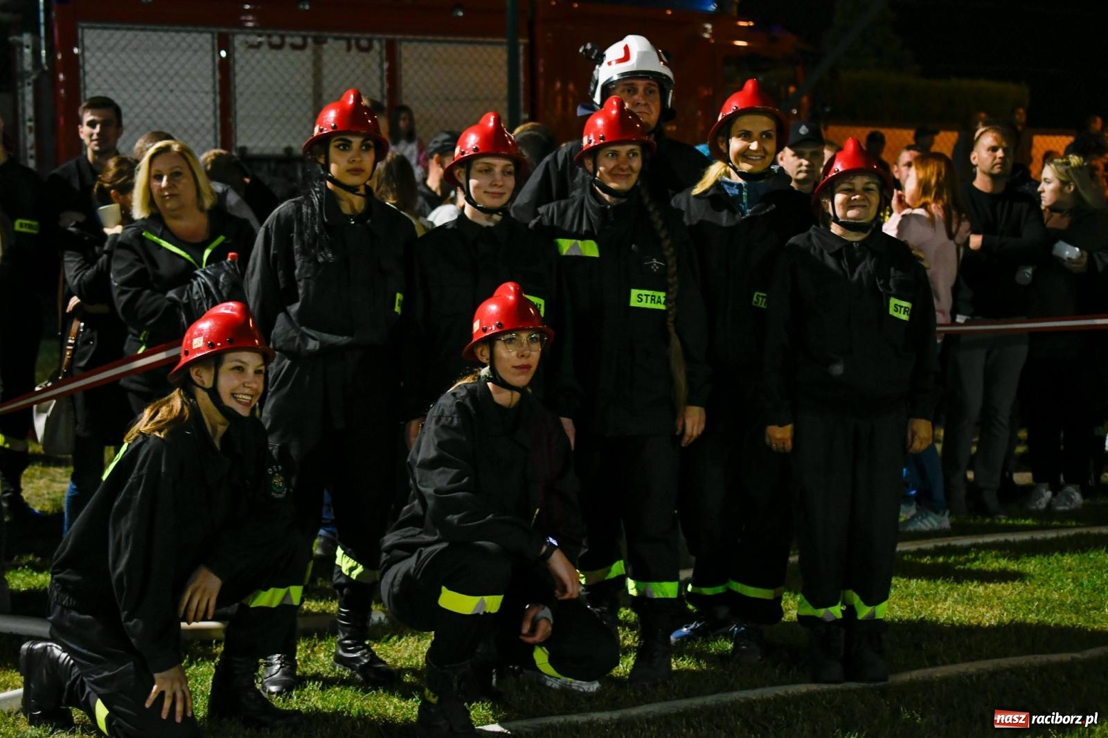 Zdjęcie w galerii na portalu naszraciborz.pl: Nocne strażackie show w Bolesławiu. Sztuczne ognie i rywalizacja w ćwiczeniu bojowym [FOTO i WIDEO] wiadomości z regionu