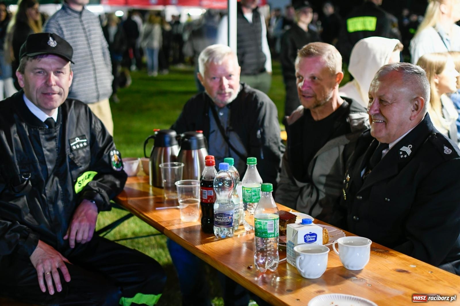 Zdjęcie w galerii na portalu naszraciborz.pl: Nocne strażackie show w Bolesławiu. Sztuczne ognie i rywalizacja w ćwiczeniu bojowym [FOTO i WIDEO] wiadomości z regionu