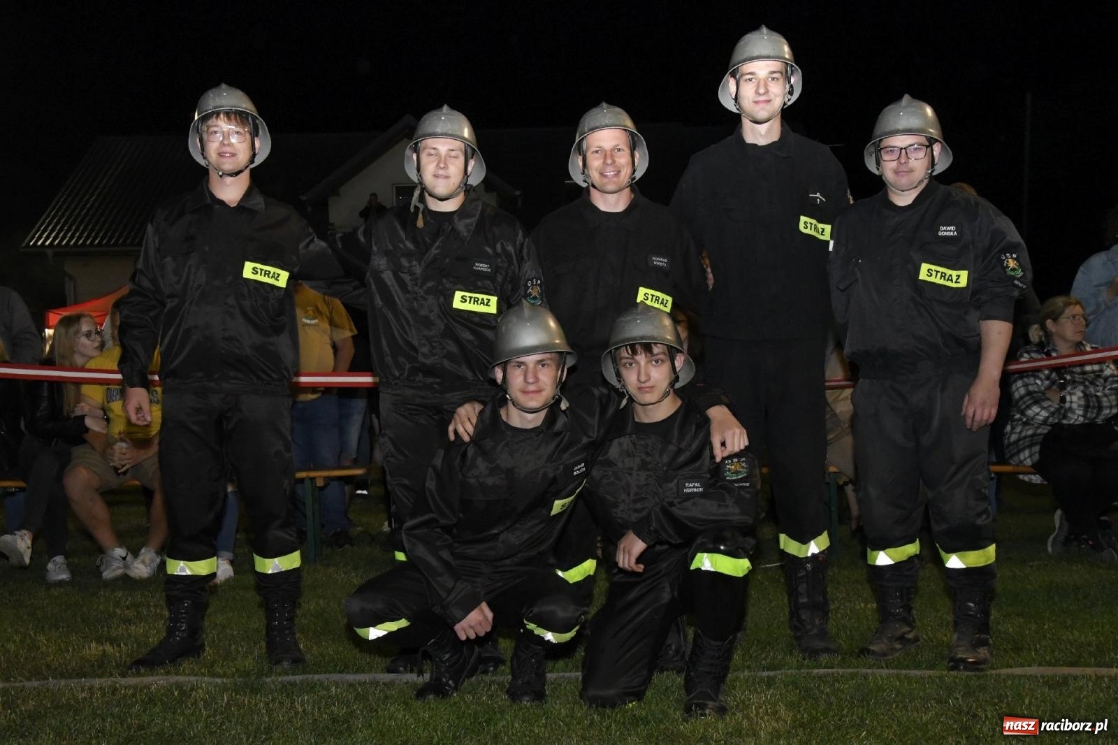 Zdjęcie w galerii na portalu naszraciborz.pl: Nocne strażackie show w Bolesławiu. Sztuczne ognie i rywalizacja w ćwiczeniu bojowym [FOTO i WIDEO] wiadomości z regionu