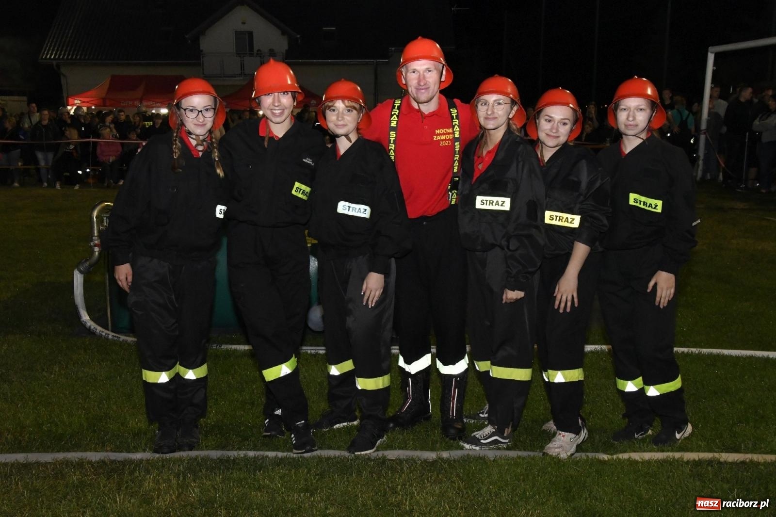 Zdjęcie w galerii na portalu naszraciborz.pl: Nocne strażackie show w Bolesławiu. Sztuczne ognie i rywalizacja w ćwiczeniu bojowym [FOTO i WIDEO] wiadomości z regionu