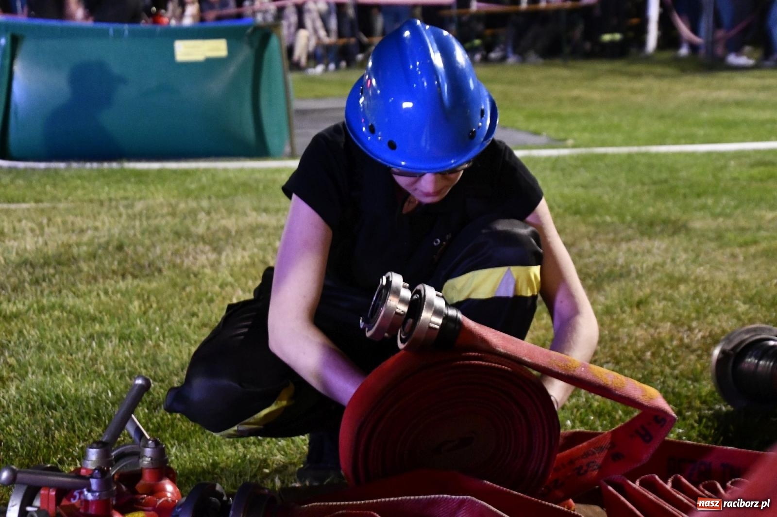 Zdjęcie w galerii na portalu naszraciborz.pl: Nocne strażackie show w Bolesławiu. Sztuczne ognie i rywalizacja w ćwiczeniu bojowym [FOTO i WIDEO] wiadomości z regionu
