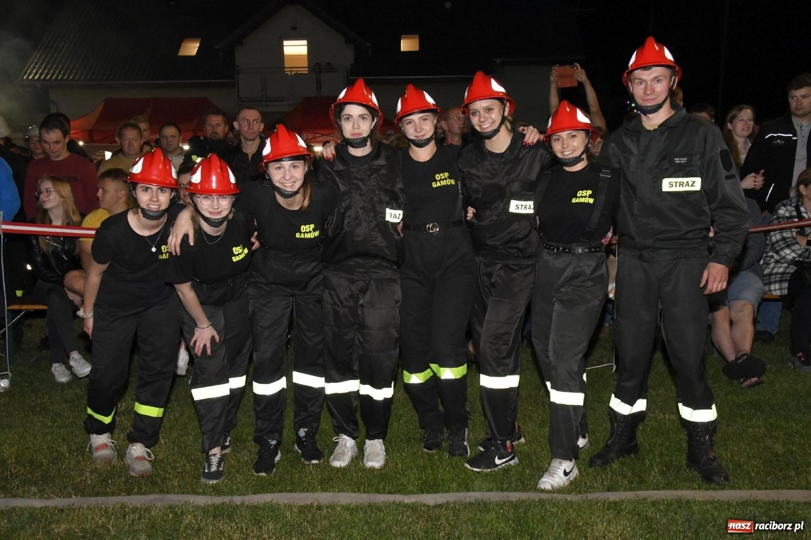 Zdjęcie w galerii na portalu naszraciborz.pl: Nocne strażackie show w Bolesławiu. Sztuczne ognie i rywalizacja w ćwiczeniu bojowym [FOTO i WIDEO] wiadomości z regionu