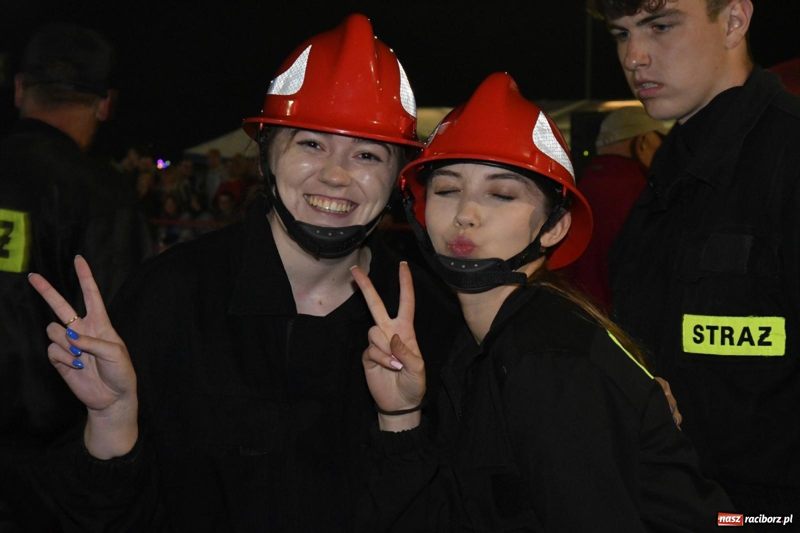Zdjęcie w galerii na portalu naszraciborz.pl: Nocne strażackie show w Bolesławiu. Sztuczne ognie i rywalizacja w ćwiczeniu bojowym [FOTO i WIDEO] wiadomości z regionu