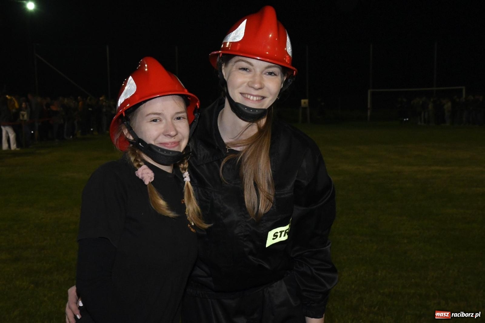 Zdjęcie w galerii na portalu naszraciborz.pl: Nocne strażackie show w Bolesławiu. Sztuczne ognie i rywalizacja w ćwiczeniu bojowym [FOTO i WIDEO] wiadomości z regionu