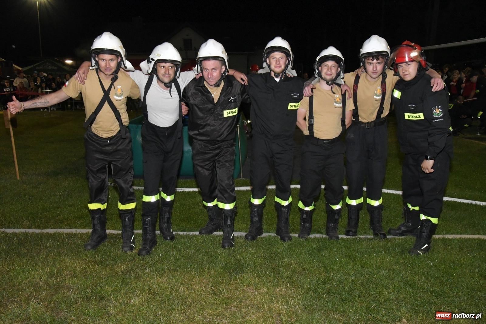 Zdjęcie w galerii na portalu naszraciborz.pl: Nocne strażackie show w Bolesławiu. Sztuczne ognie i rywalizacja w ćwiczeniu bojowym [FOTO i WIDEO] wiadomości z regionu