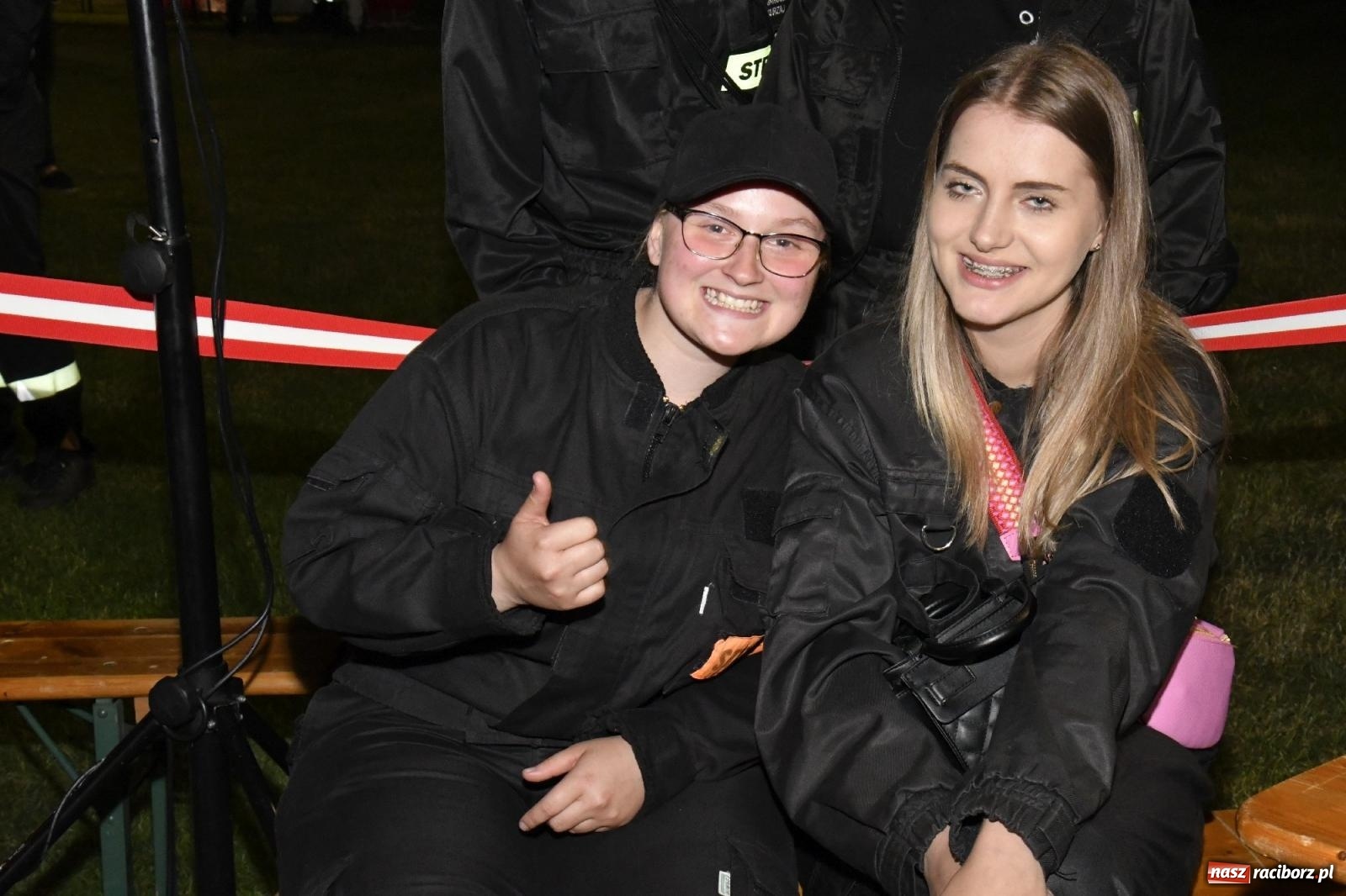 Zdjęcie w galerii na portalu naszraciborz.pl: Nocne strażackie show w Bolesławiu. Sztuczne ognie i rywalizacja w ćwiczeniu bojowym [FOTO i WIDEO] wiadomości z regionu