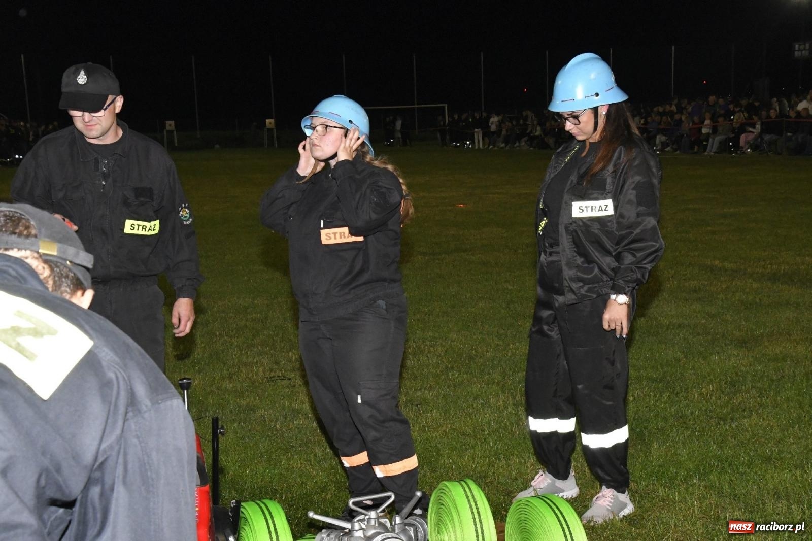 Zdjęcie w galerii na portalu naszraciborz.pl: Nocne strażackie show w Bolesławiu. Sztuczne ognie i rywalizacja w ćwiczeniu bojowym [FOTO i WIDEO] wiadomości z regionu