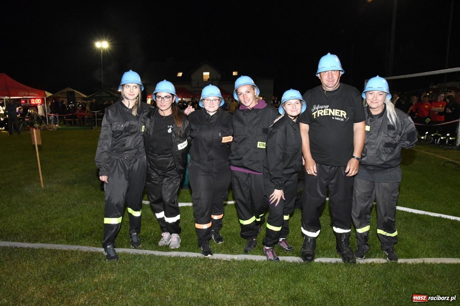 Zdjęcie w galerii na portalu naszraciborz.pl: Nocne strażackie show w Bolesławiu. Sztuczne ognie i rywalizacja w ćwiczeniu bojowym [FOTO i WIDEO] wiadomości z regionu