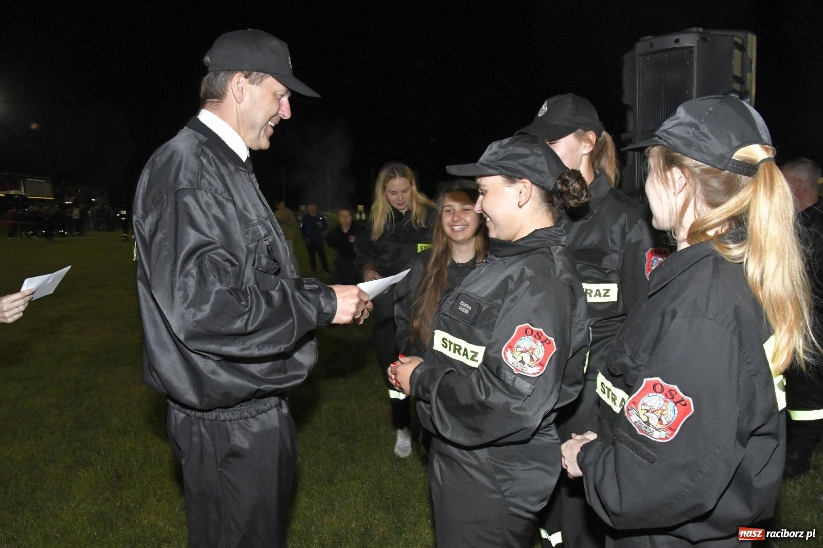 Zdjęcie w galerii na portalu naszraciborz.pl: Nocne strażackie show w Bolesławiu. Sztuczne ognie i rywalizacja w ćwiczeniu bojowym [FOTO i WIDEO] wiadomości z regionu
