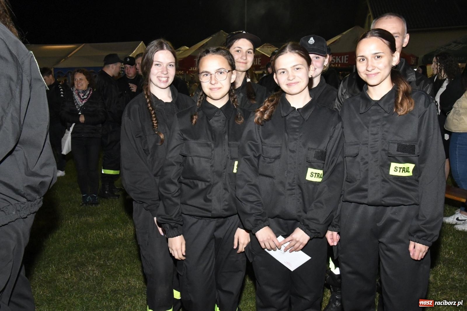 Zdjęcie w galerii na portalu naszraciborz.pl: Nocne strażackie show w Bolesławiu. Sztuczne ognie i rywalizacja w ćwiczeniu bojowym [FOTO i WIDEO] wiadomości z regionu