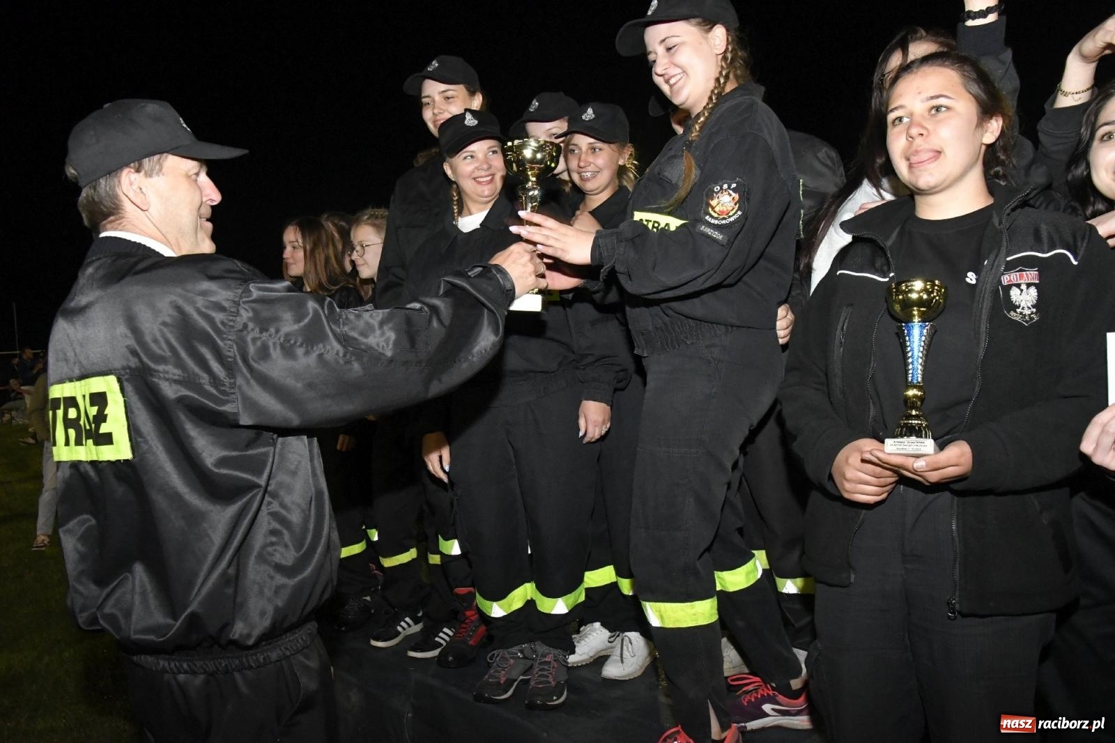 Zdjęcie w galerii na portalu naszraciborz.pl: Nocne strażackie show w Bolesławiu. Sztuczne ognie i rywalizacja w ćwiczeniu bojowym [FOTO i WIDEO] wiadomości z regionu