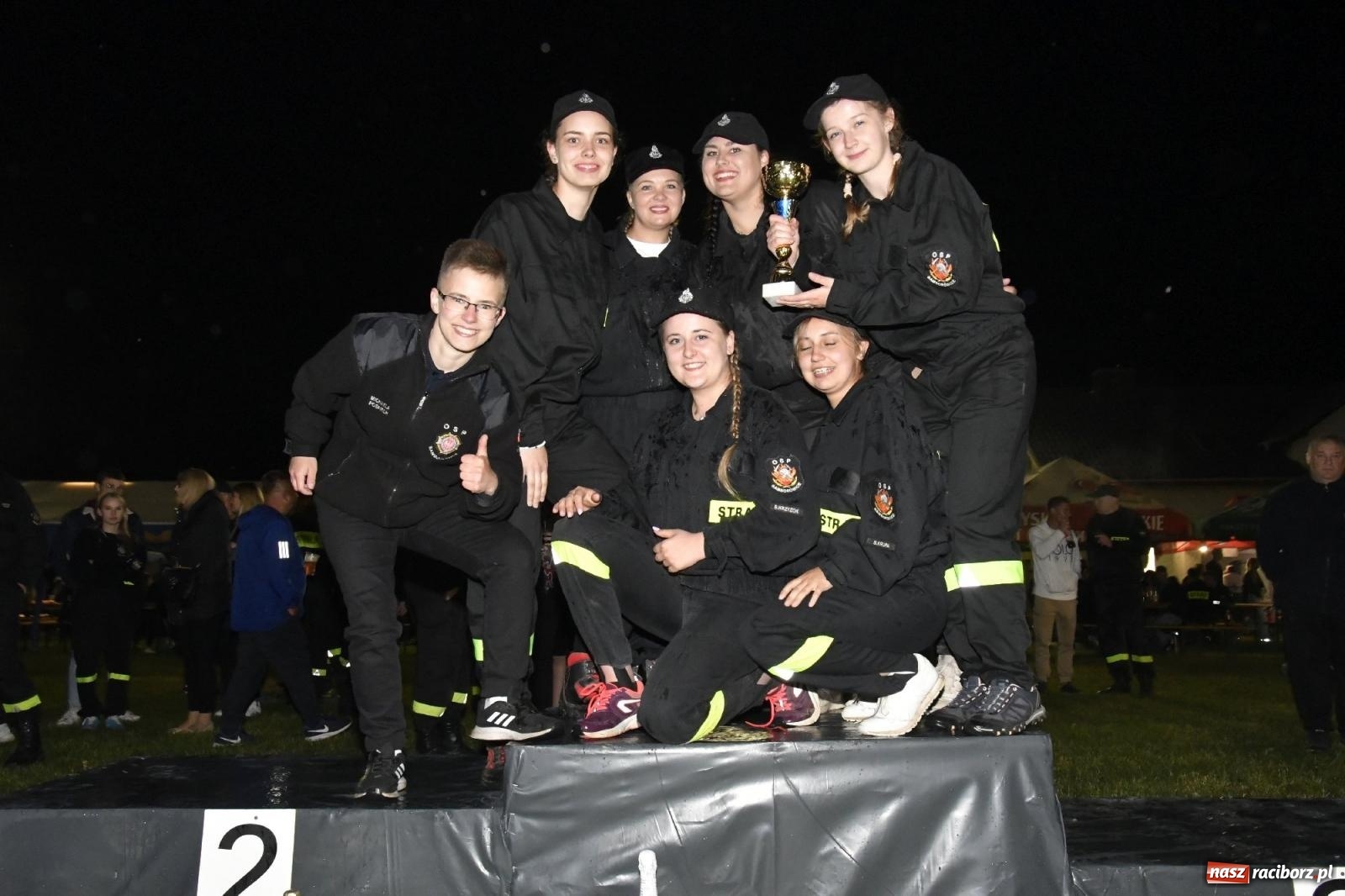 Zdjęcie w galerii na portalu naszraciborz.pl: Nocne strażackie show w Bolesławiu. Sztuczne ognie i rywalizacja w ćwiczeniu bojowym [FOTO i WIDEO] wiadomości z regionu