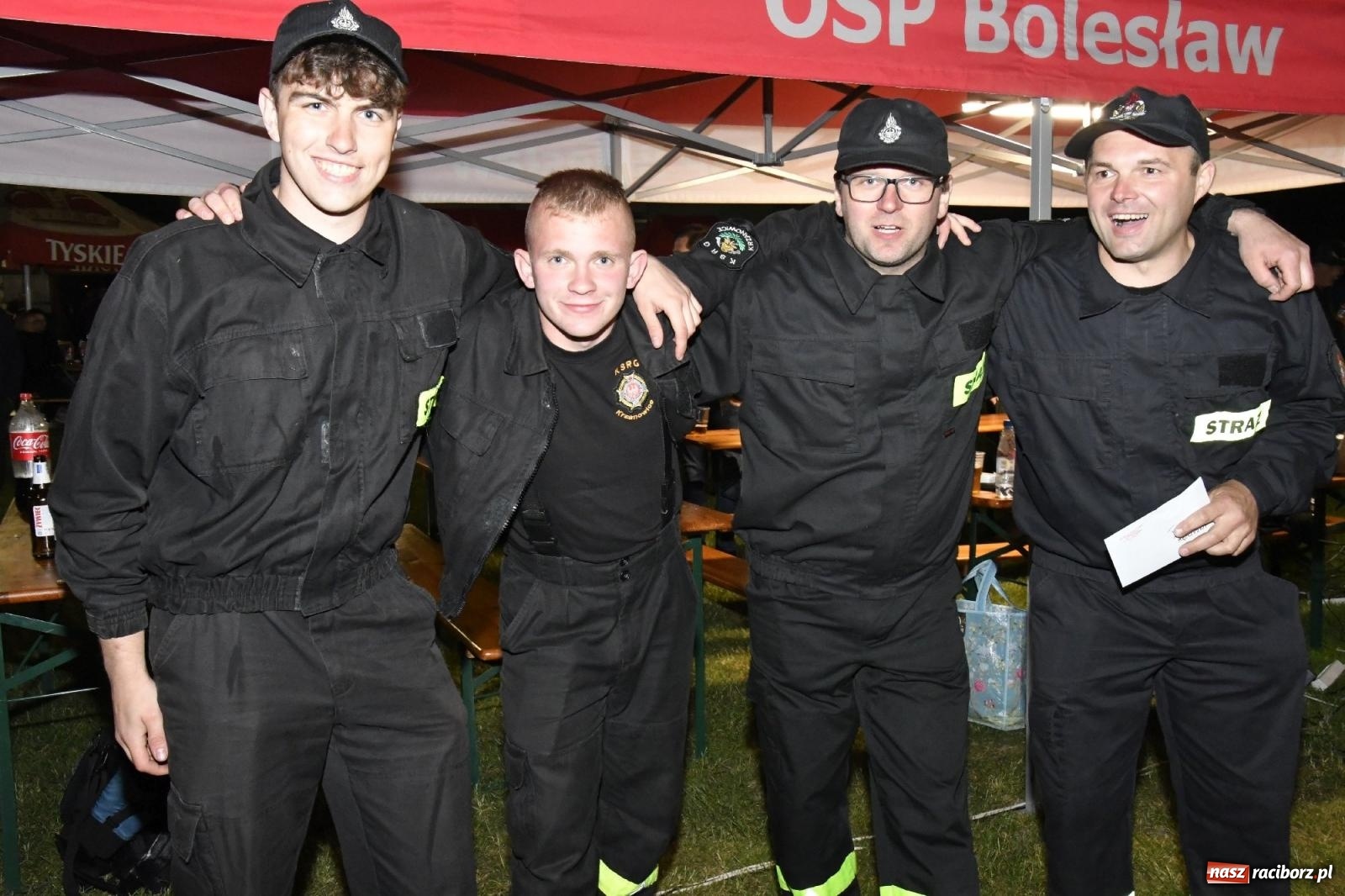 Zdjęcie w galerii na portalu naszraciborz.pl: Nocne strażackie show w Bolesławiu. Sztuczne ognie i rywalizacja w ćwiczeniu bojowym [FOTO i WIDEO] wiadomości z regionu