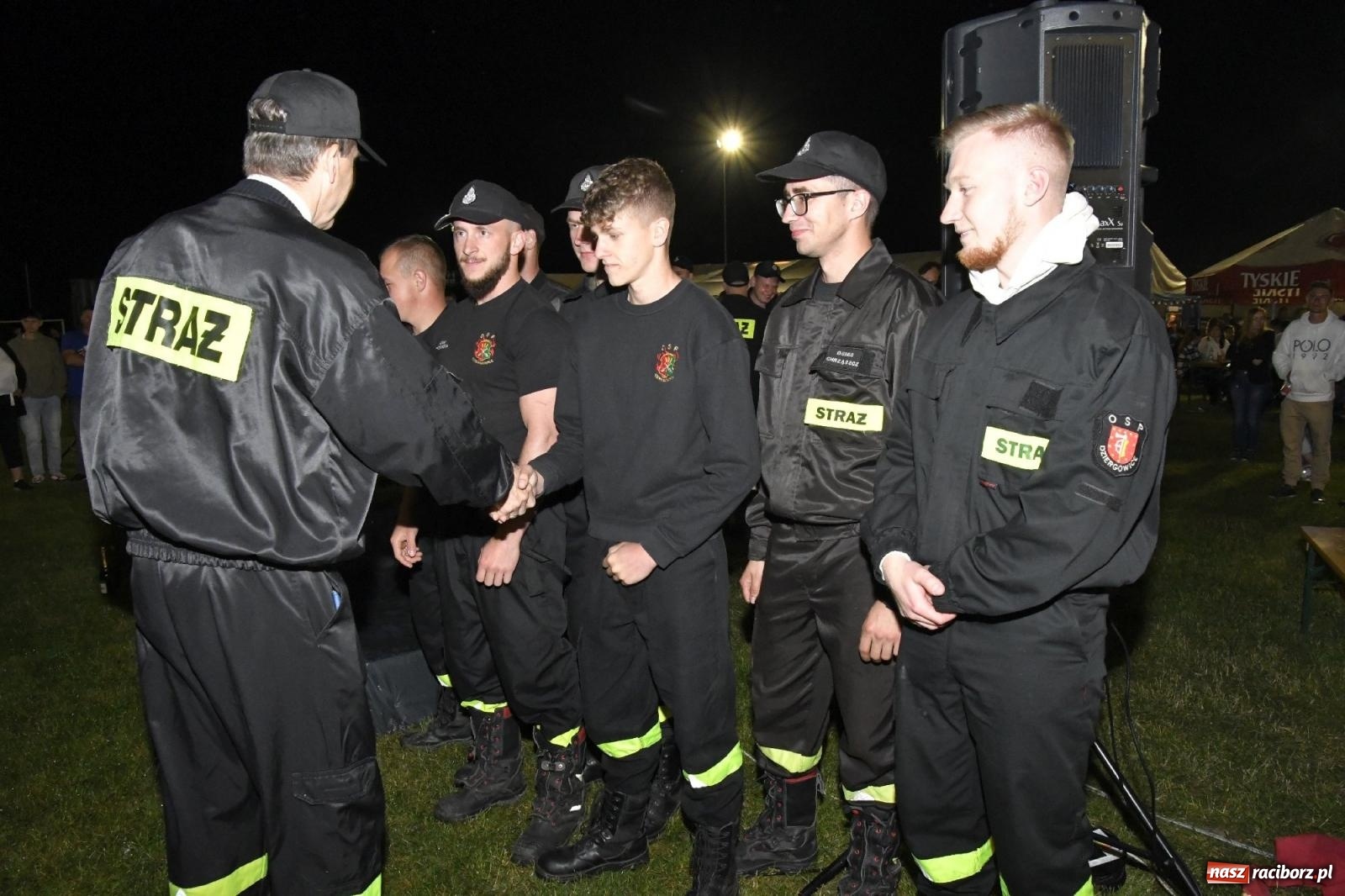 Zdjęcie w galerii na portalu naszraciborz.pl: Nocne strażackie show w Bolesławiu. Sztuczne ognie i rywalizacja w ćwiczeniu bojowym [FOTO i WIDEO] wiadomości z regionu