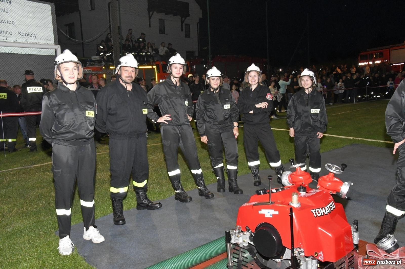 Zdjęcie w galerii na portalu naszraciborz.pl: Nocne strażackie show w Bolesławiu. Sztuczne ognie i rywalizacja w ćwiczeniu bojowym [FOTO i WIDEO] wiadomości z regionu
