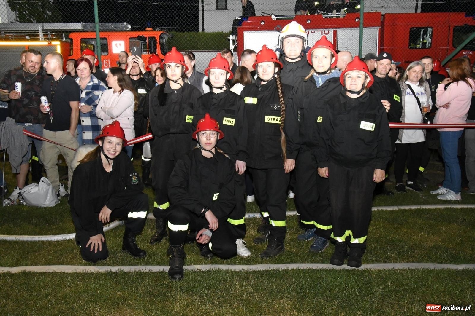 Zdjęcie w galerii na portalu naszraciborz.pl: Nocne strażackie show w Bolesławiu. Sztuczne ognie i rywalizacja w ćwiczeniu bojowym [FOTO i WIDEO] wiadomości z regionu