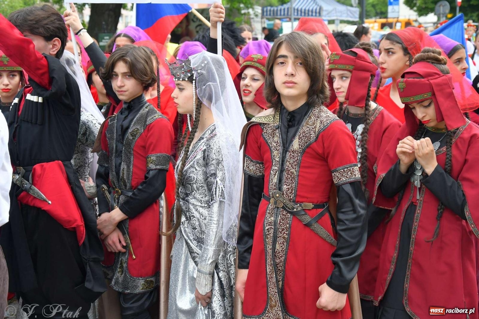 Zdjęcie w galerii na portalu naszraciborz.pl: Międzynarodowe święto folkloru na raciborskim zamku wiadomości z regionu