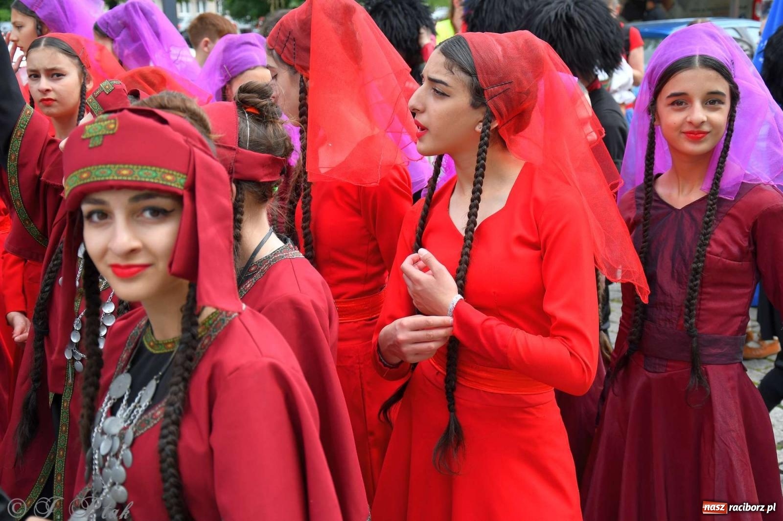 Zdjęcie w galerii na portalu naszraciborz.pl: Międzynarodowe święto folkloru na raciborskim zamku wiadomości z regionu