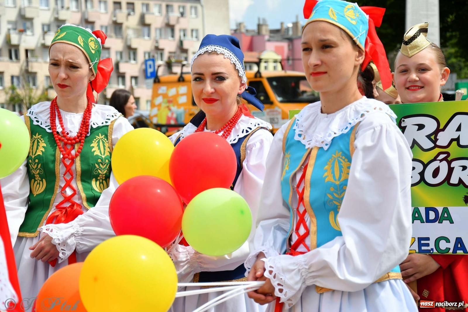 Zdjęcie w galerii na portalu naszraciborz.pl: Międzynarodowe święto folkloru na raciborskim zamku wiadomości z regionu