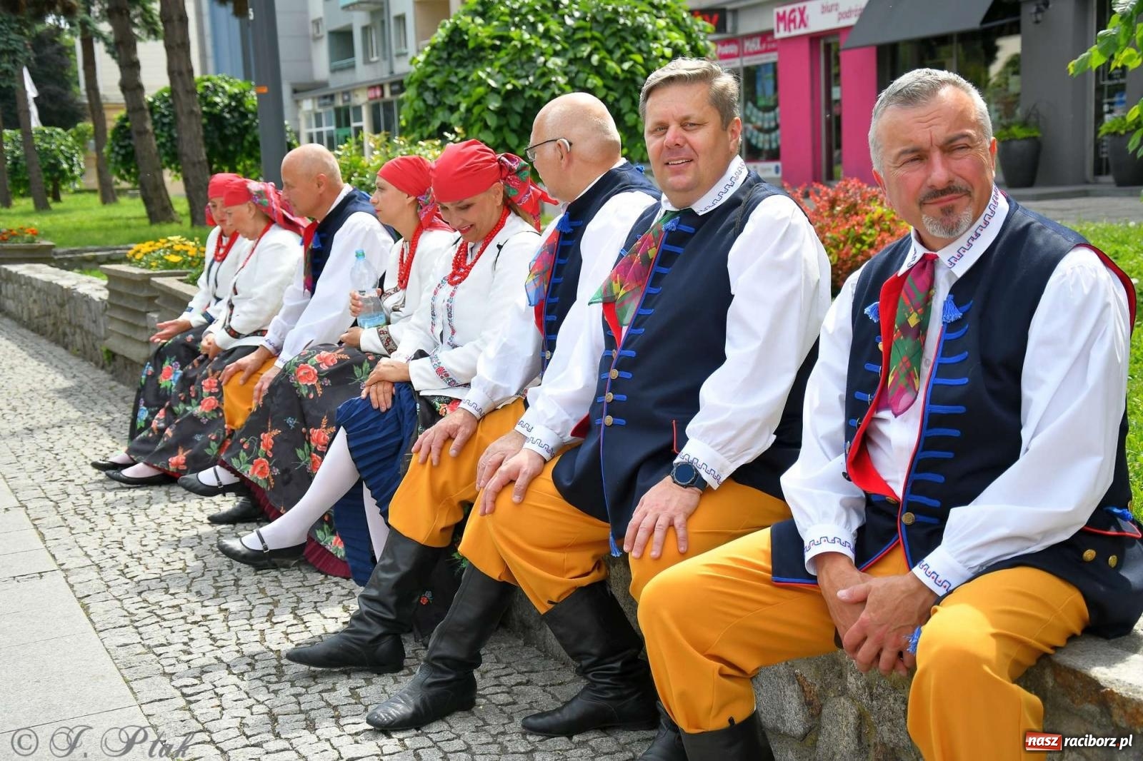Zdjęcie w galerii na portalu naszraciborz.pl: Międzynarodowe święto folkloru na raciborskim zamku wiadomości z regionu