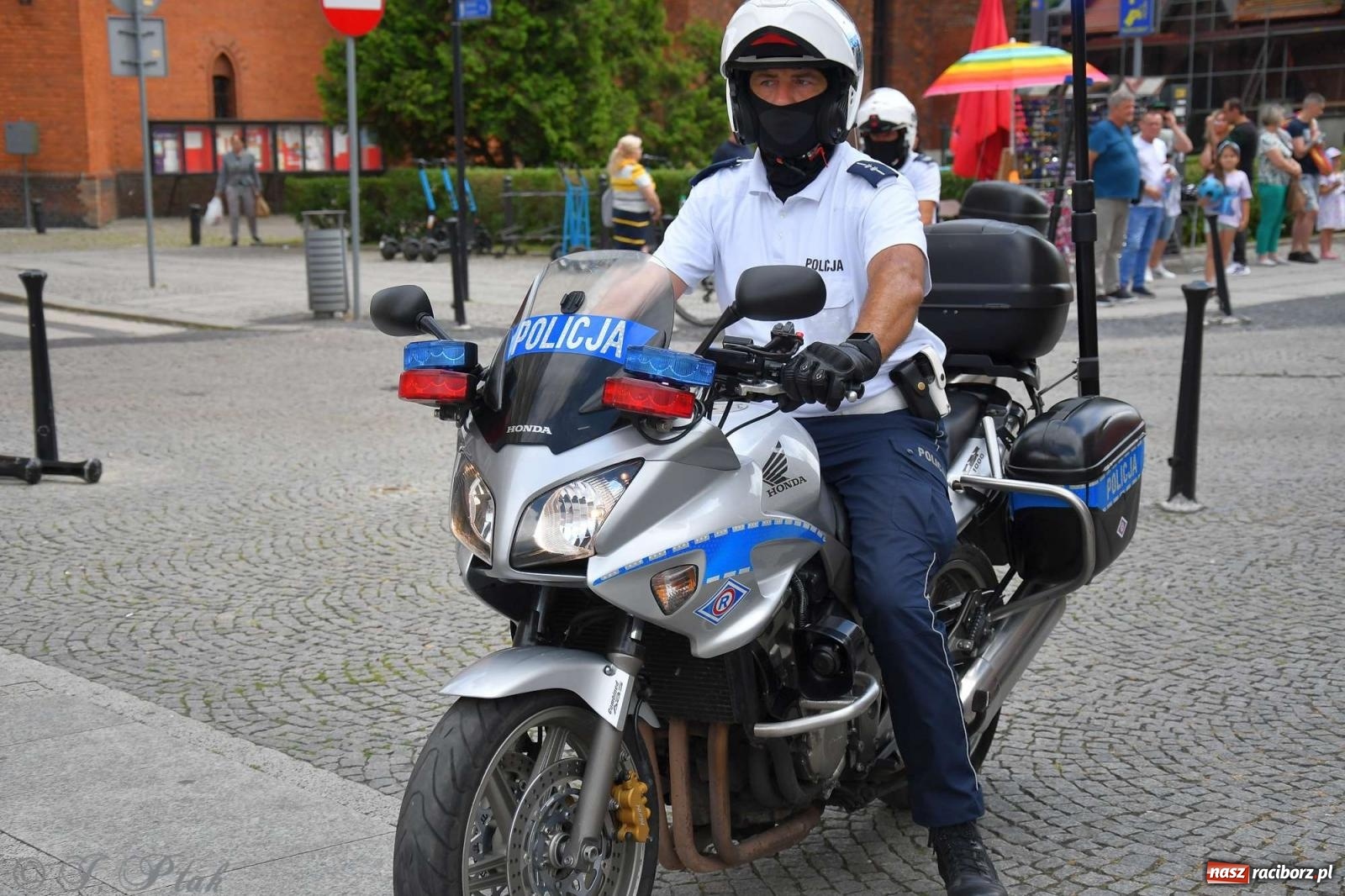 Zdjęcie w galerii na portalu naszraciborz.pl: Międzynarodowe święto folkloru na raciborskim zamku wiadomości z regionu