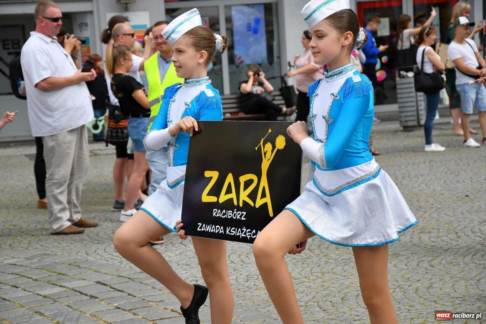 Zdjęcie w galerii na portalu naszraciborz.pl: Międzynarodowe święto folkloru na raciborskim zamku wiadomości z regionu