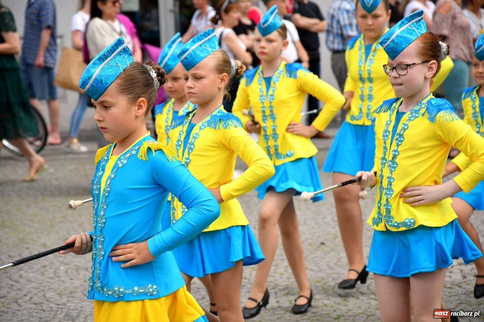 Zdjęcie w galerii na portalu naszraciborz.pl: Międzynarodowe święto folkloru na raciborskim zamku wiadomości z regionu