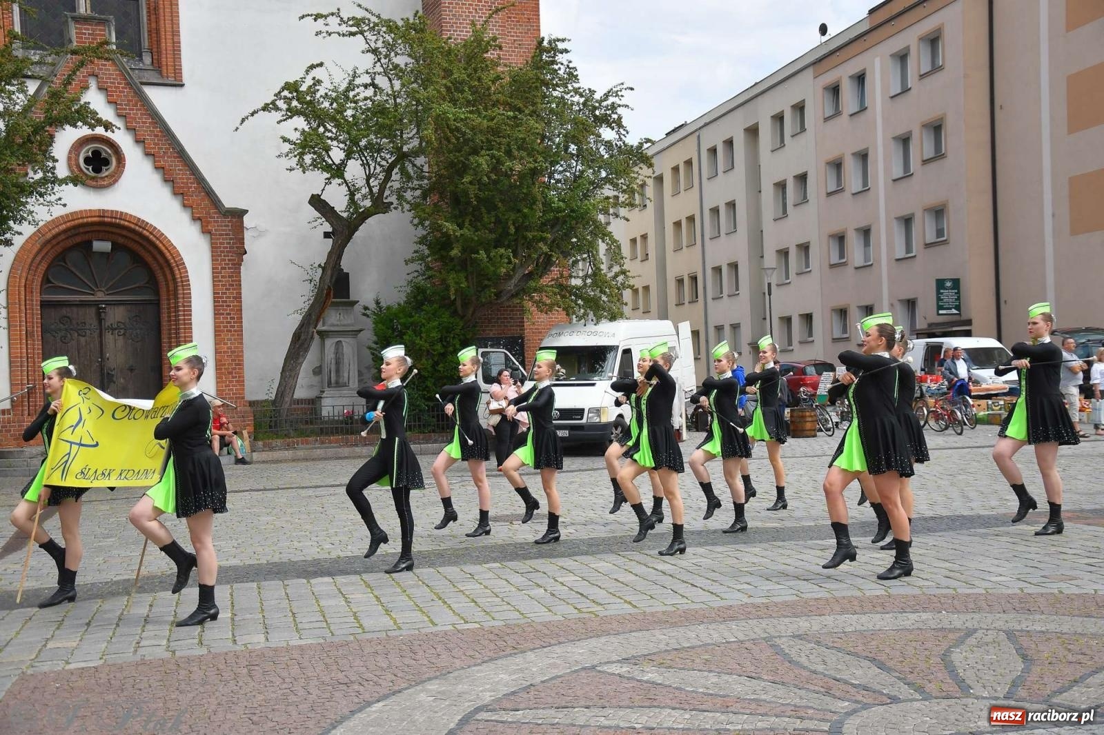Zdjęcie w galerii na portalu naszraciborz.pl: Międzynarodowe święto folkloru na raciborskim zamku wiadomości z regionu