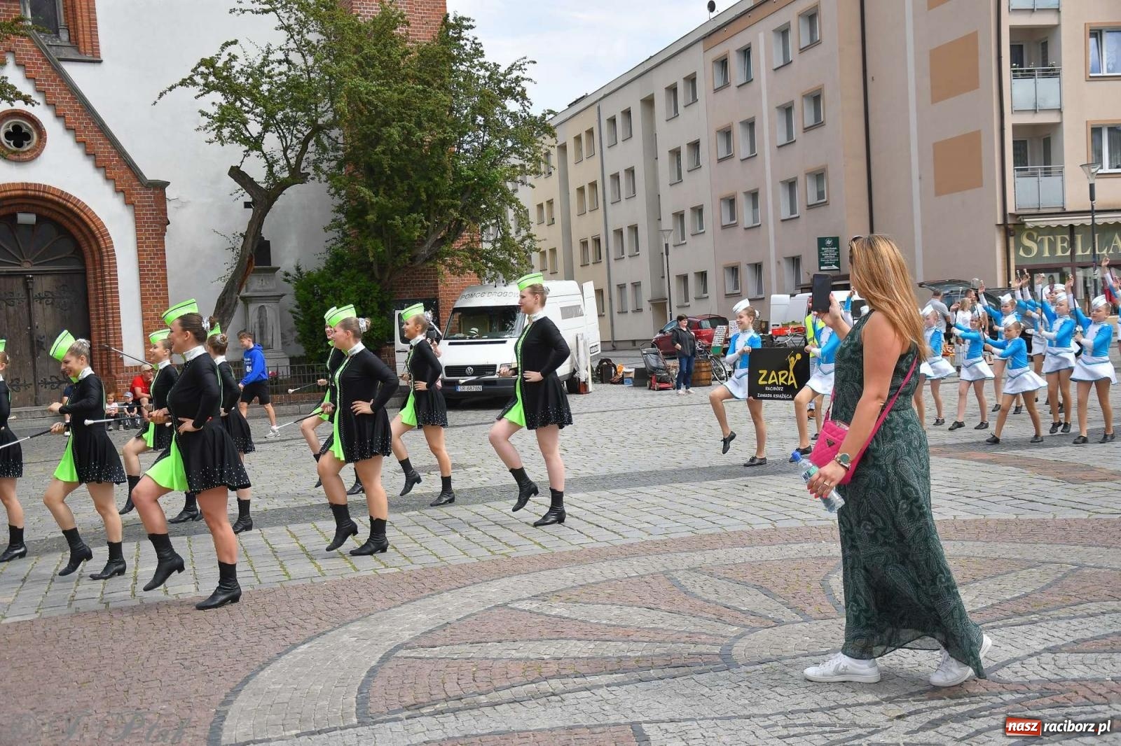 Zdjęcie w galerii na portalu naszraciborz.pl: Międzynarodowe święto folkloru na raciborskim zamku wiadomości z regionu