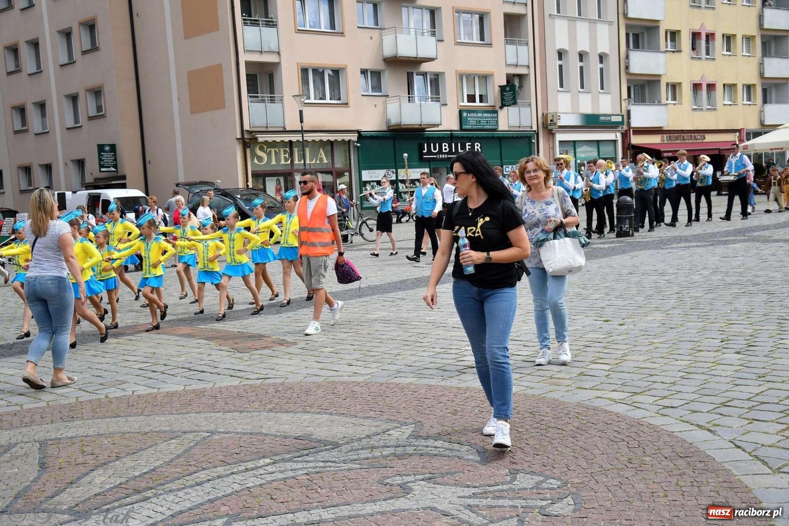 Zdjęcie w galerii na portalu naszraciborz.pl: Międzynarodowe święto folkloru na raciborskim zamku wiadomości z regionu