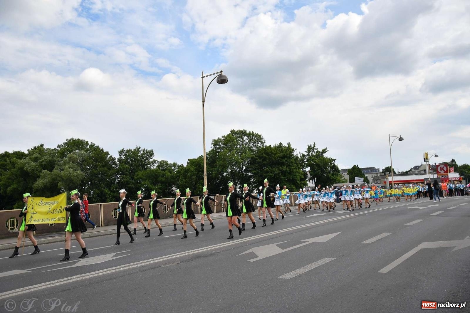 Zdjęcie w galerii na portalu naszraciborz.pl: Międzynarodowe święto folkloru na raciborskim zamku wiadomości z regionu