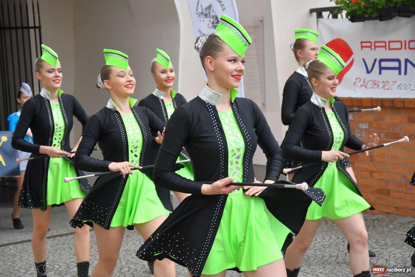 Zdjęcie w galerii na portalu naszraciborz.pl: Międzynarodowe święto folkloru na raciborskim zamku wiadomości z regionu