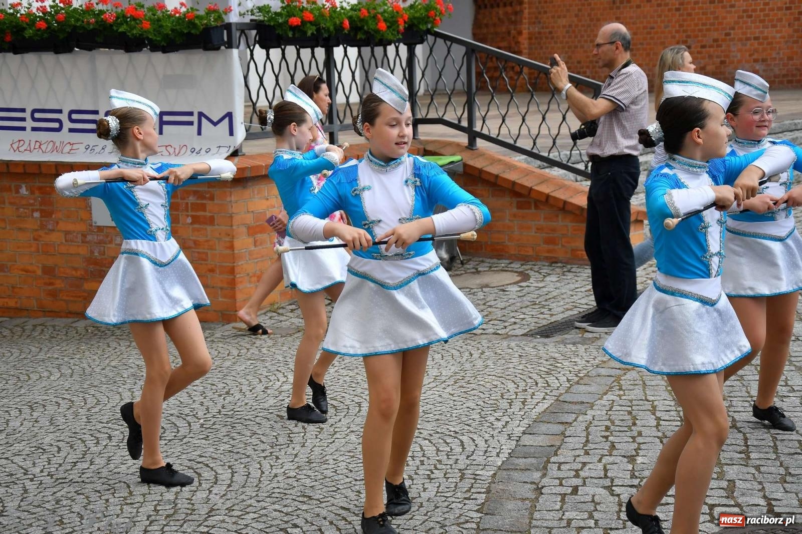 Zdjęcie w galerii na portalu naszraciborz.pl: Międzynarodowe święto folkloru na raciborskim zamku wiadomości z regionu